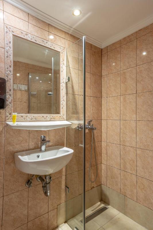 Small Single Room image 2