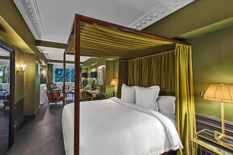 Deluxe Suite, 1 King image 3