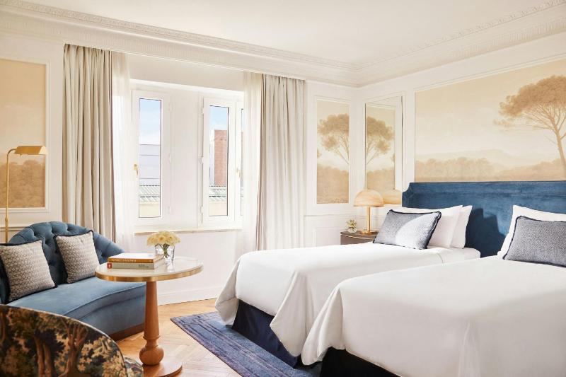 Premium Neptuno Twin Room with Fountain View image 3