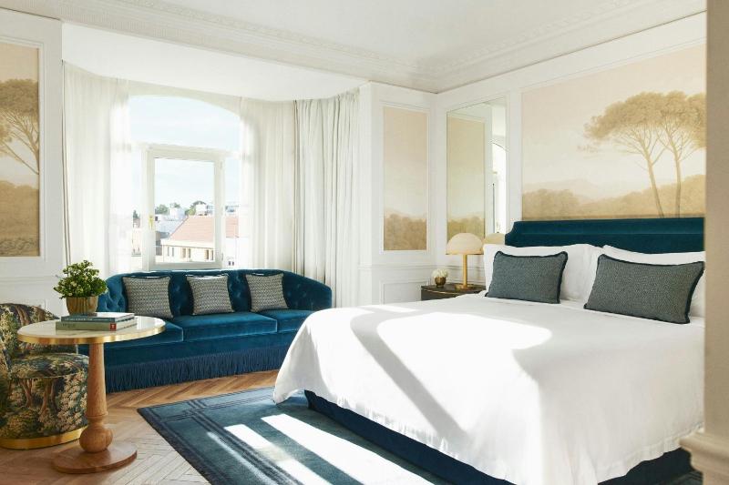 Palace King Room image 4