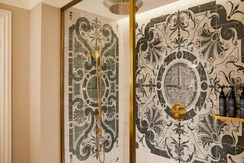 One-Bedroom Cortes King Suite with Parliament View image 2