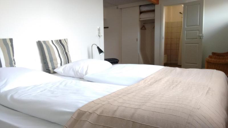 Budget Quadruple Room with Private Bathroom image 3