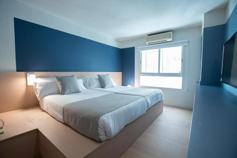 Quadruple Room (2 Adults + 2 Children) image 2