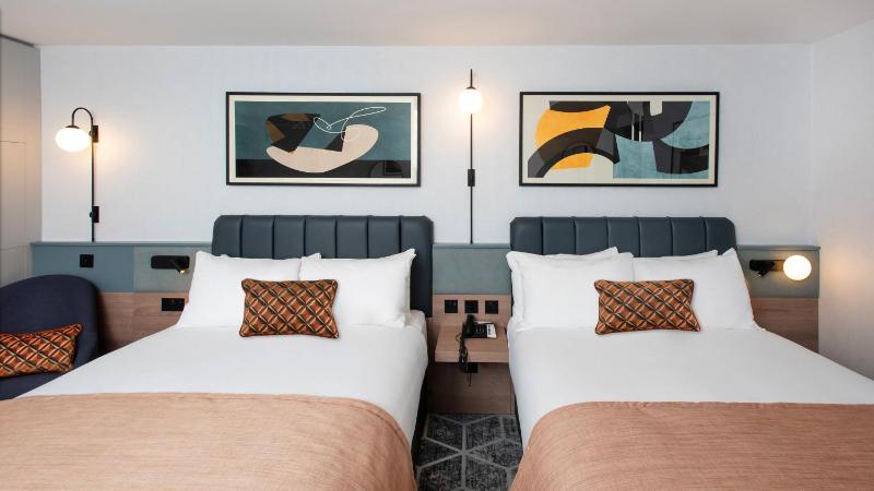 Standard Double Room with Two Double Beds image 2