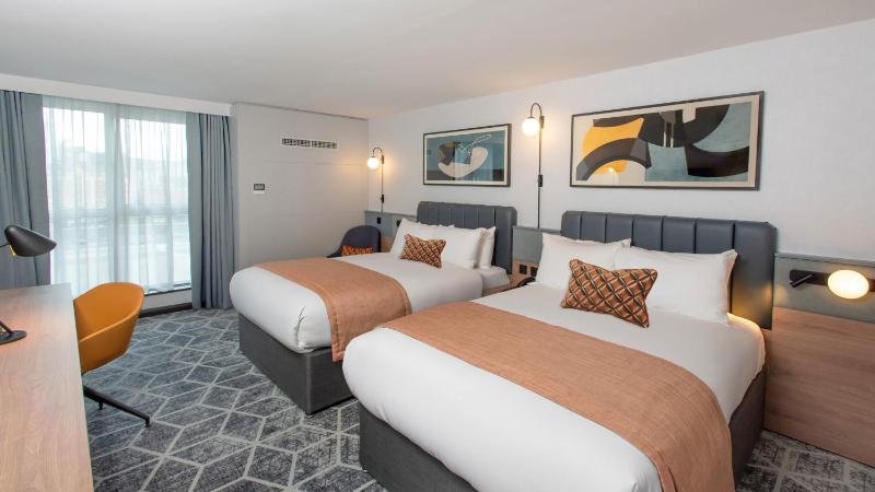 Standard Double Room with Two Double Beds image 3