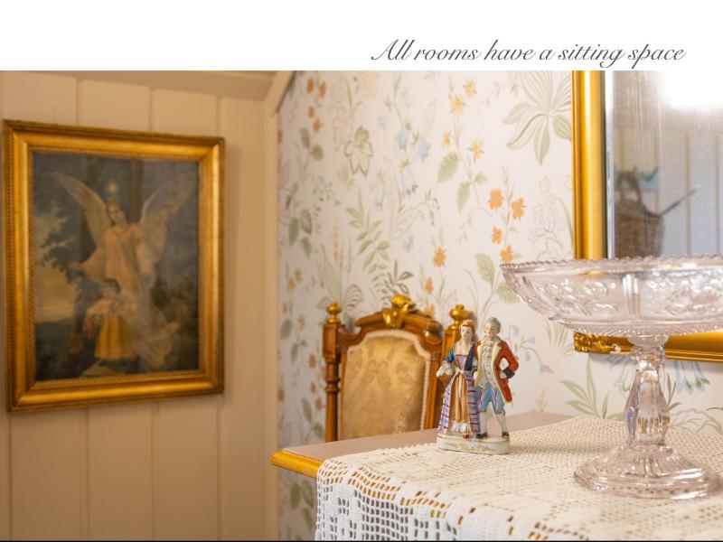 Standard Double Room with Shared Bathroom image 3