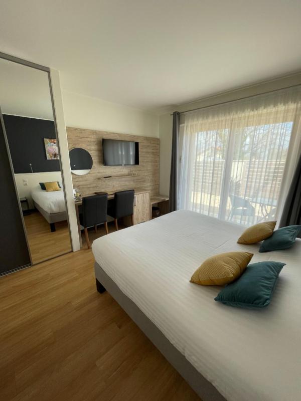 Comfort Double Room with Terrace image 4