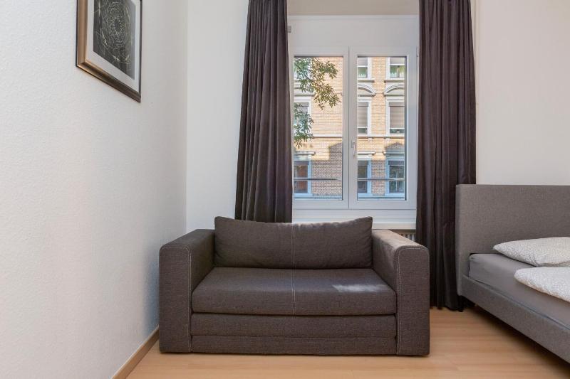 KAYA Zurich Apartment RUBY - Downtown Deluxe 2BR Apt - image 6