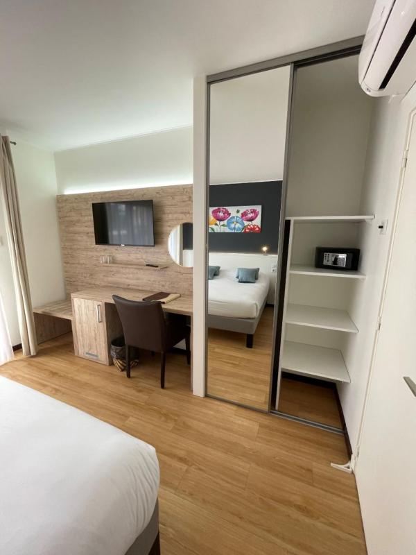 Comfort Double Room with Terrace image 3
