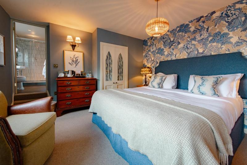 Classic Double or Twin Room image 3