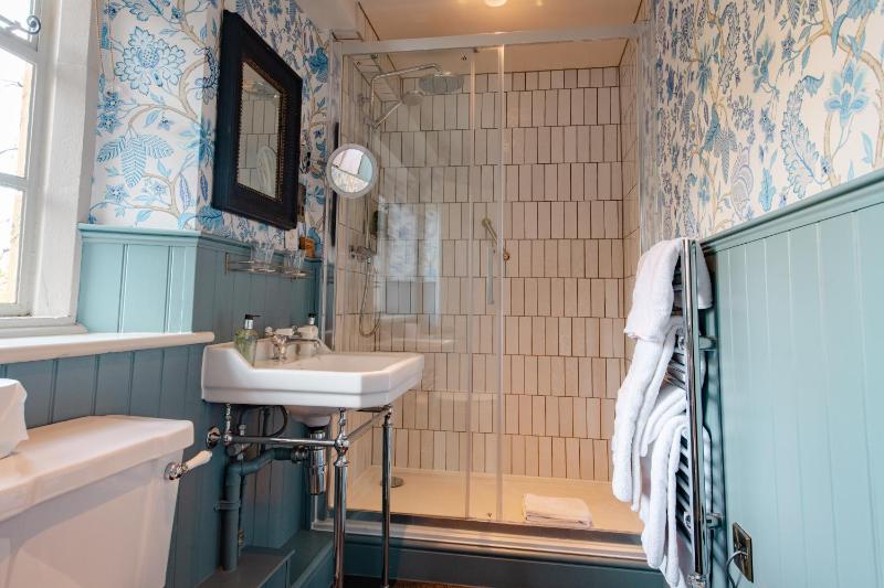 Classic Double or Twin Room image 4