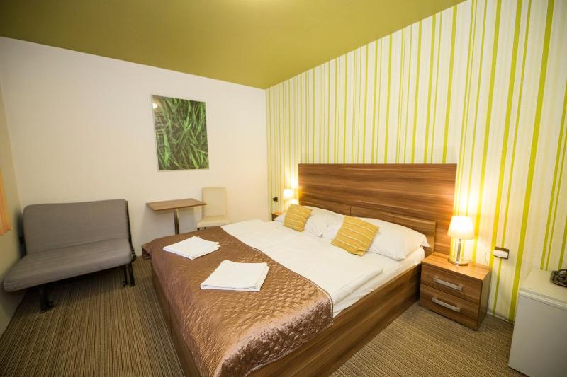 Deluxe Triple Room image 2