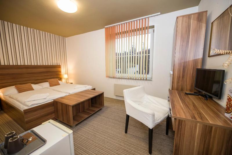 Deluxe Triple Room image 1