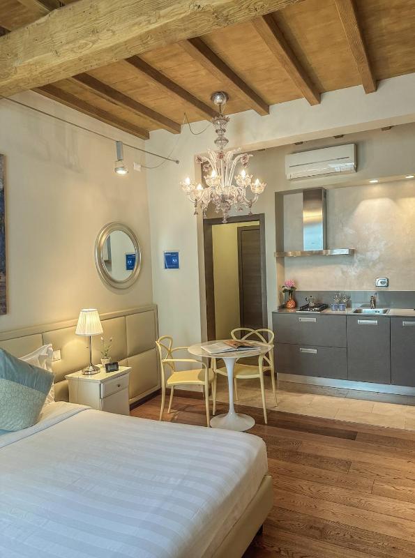 Studio - Third Floor image 2