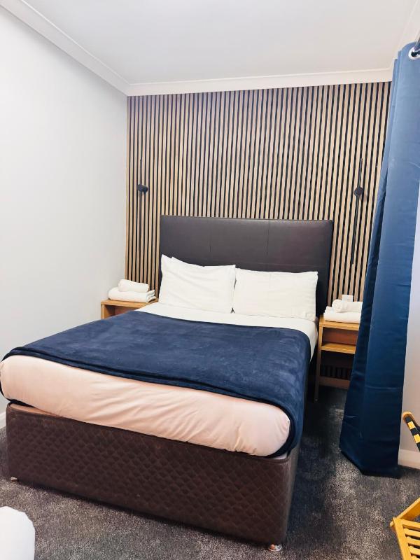 Double Room image 2