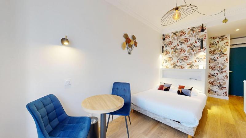 Double Room image 3