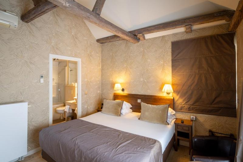 Standard Double Room image 4