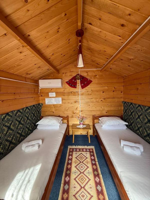 Twin Room image 4