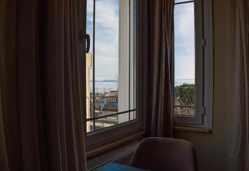 Family Room with Side Sea View image 4