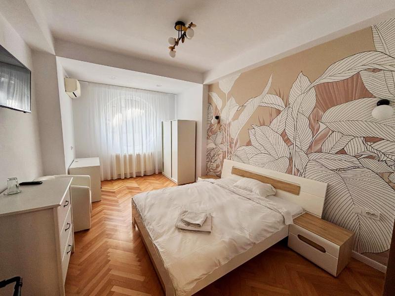 Apartment With Shared Bathroom image 2