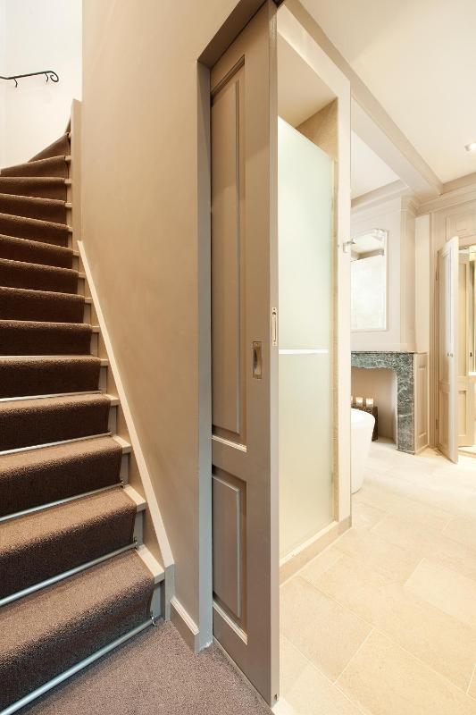 Luxury Single Room image 3