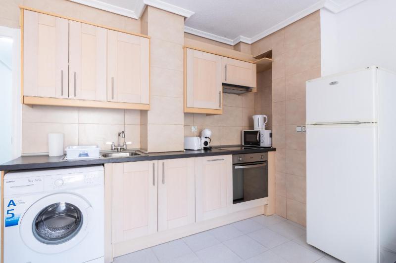 2-bedroom apartment-close to beaches and center - image 15