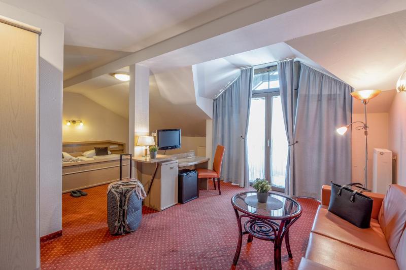 Premium Double Room image 4