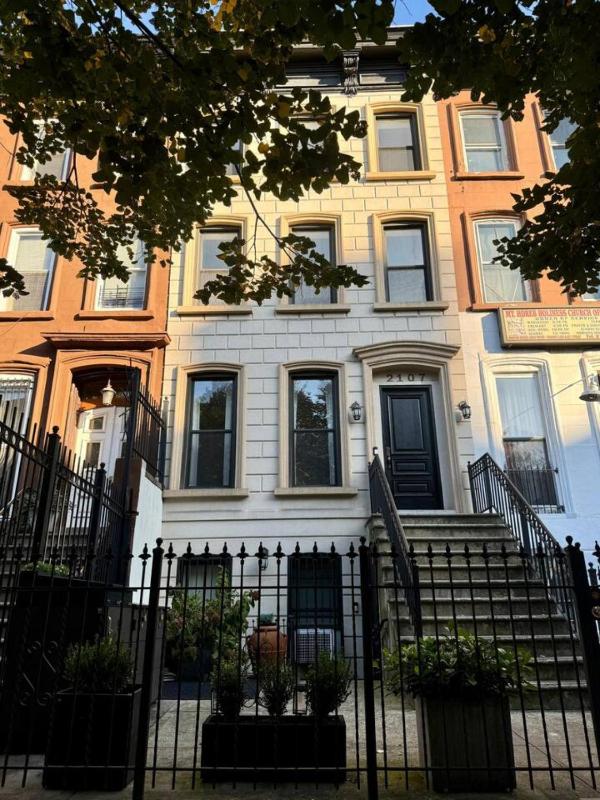 Luxury Oasis in Manhattan - image 16