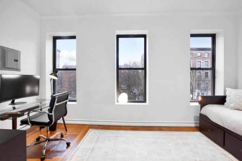 Luxury Oasis in Manhattan - image 8