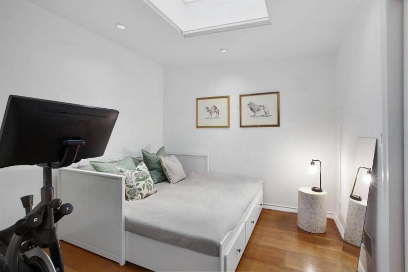 Luxury Oasis in Manhattan - image 13