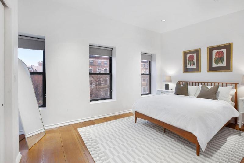 Luxury Oasis in Manhattan - image 4