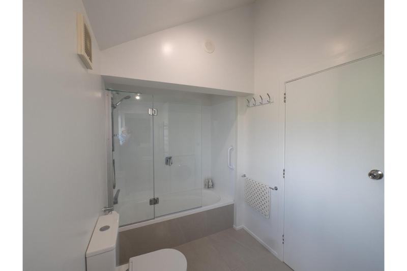 Handy Hideaway - on Main in Tawa - image 12