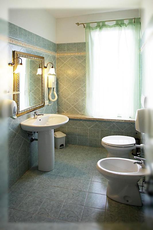 Quadruple Room image 3