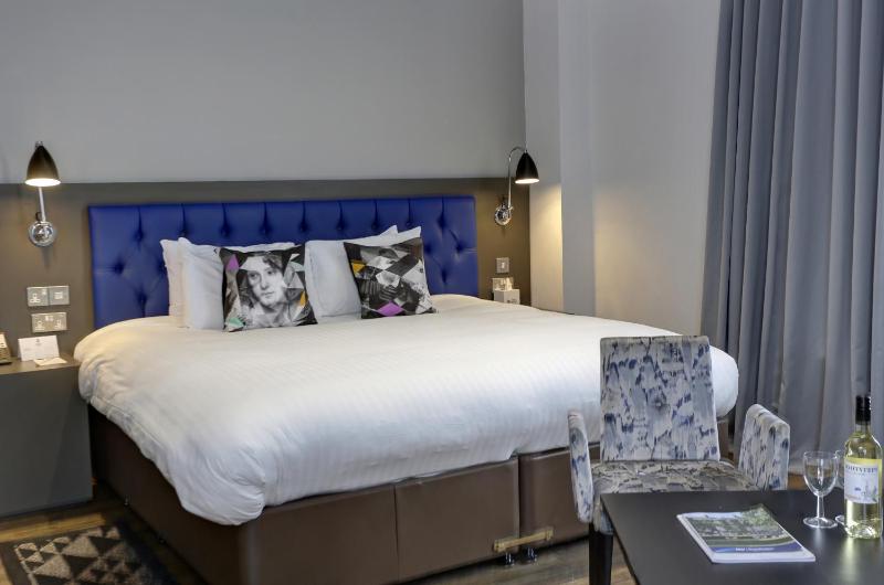 Standard King Room - Converts into Two Single Beds/Non-Smoking image 2