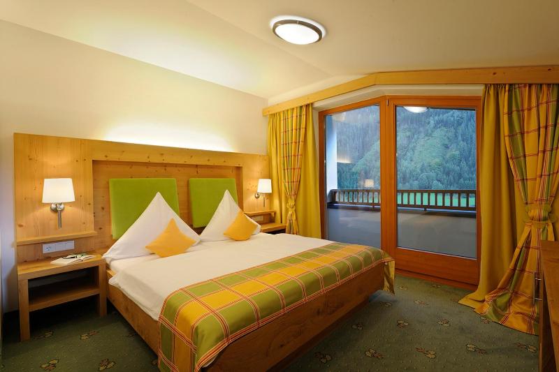 One-Bedroom Suite image 1