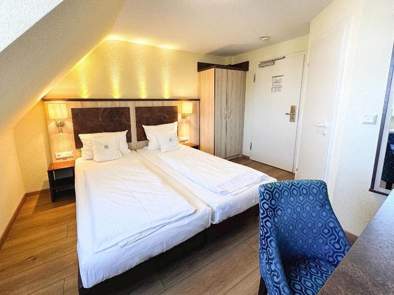 Double Room with Lake View image 1