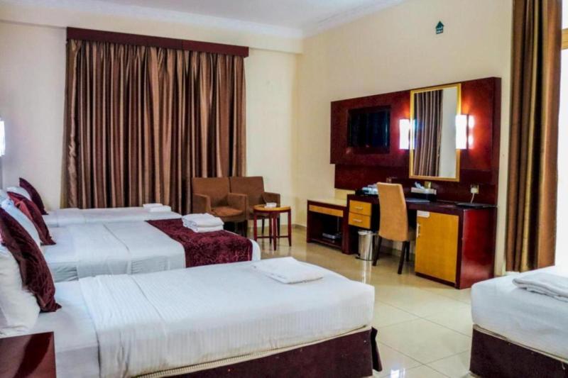 Standard Triple Room image 4