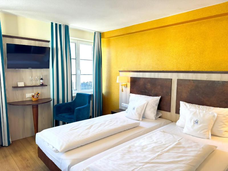 Family Room with Lake View image 1