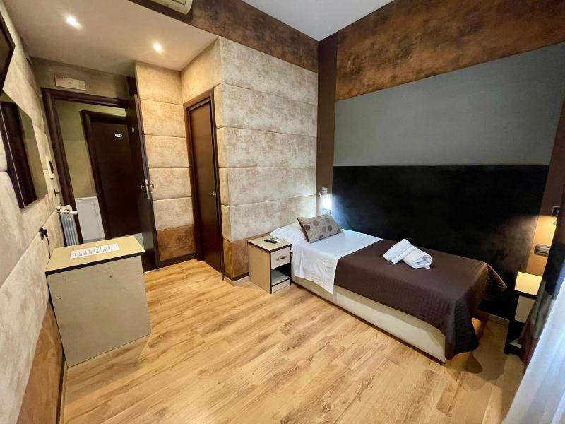 Single Room image 1