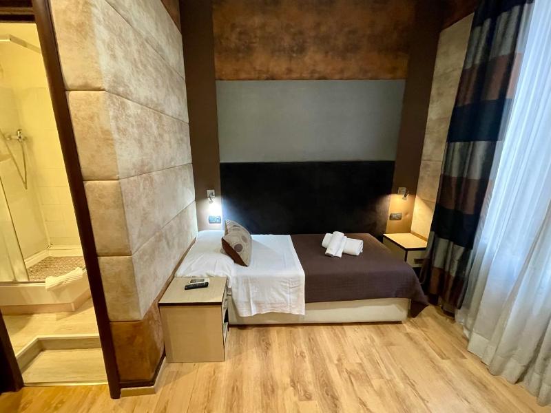Single Room image 4