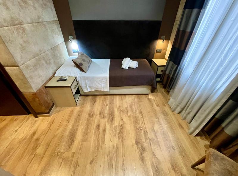 Single Room image 3