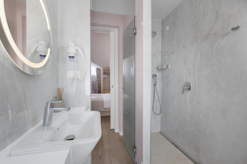 Duplex Apartment with Sea View image 3