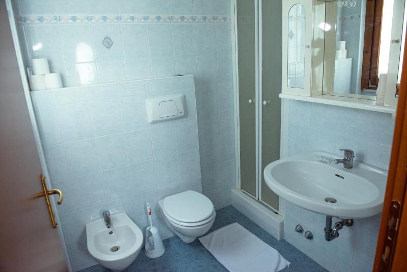 Double Room with Private Bathroom image 3