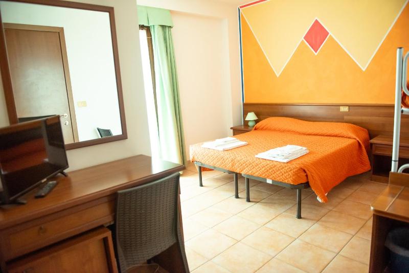 Quadruple Room with Private Bathroom image 4