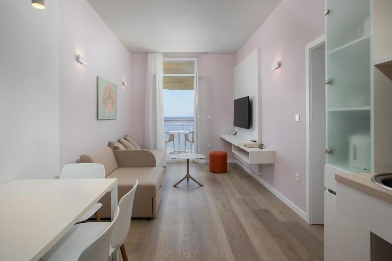 Apartment with Sea View image 3