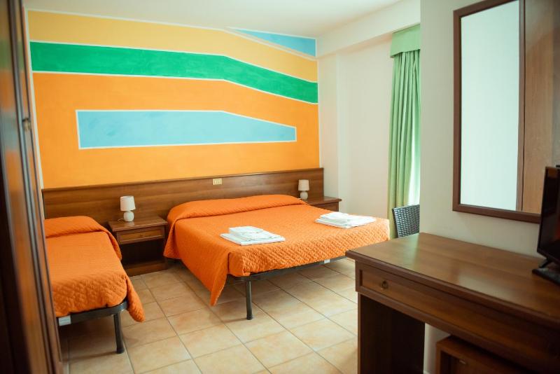 Triple Room image 3