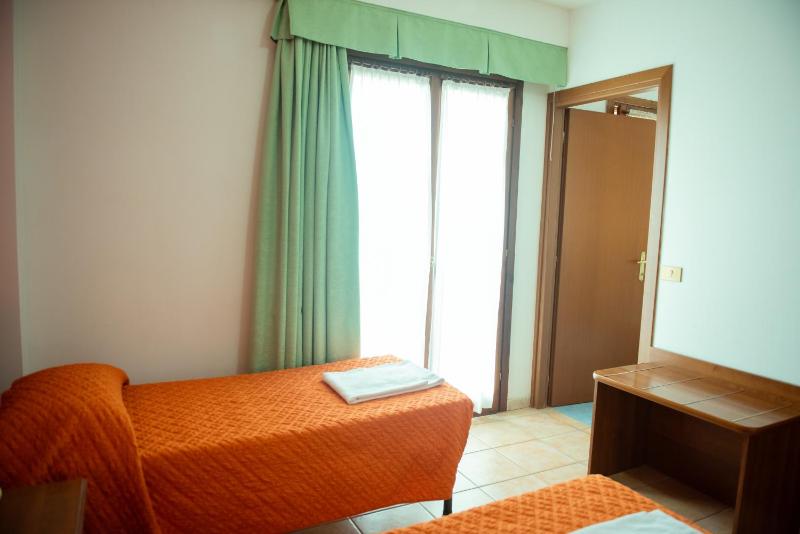 Triple Room image 2