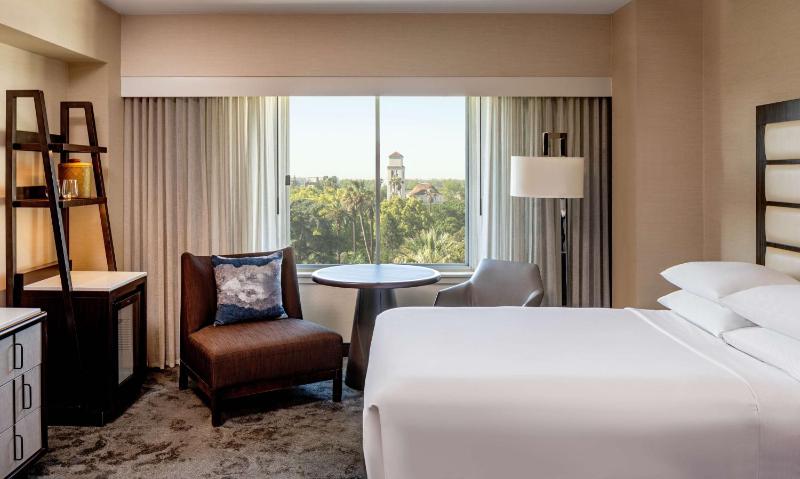King Room with Accessible Shower - Disability Access image 1