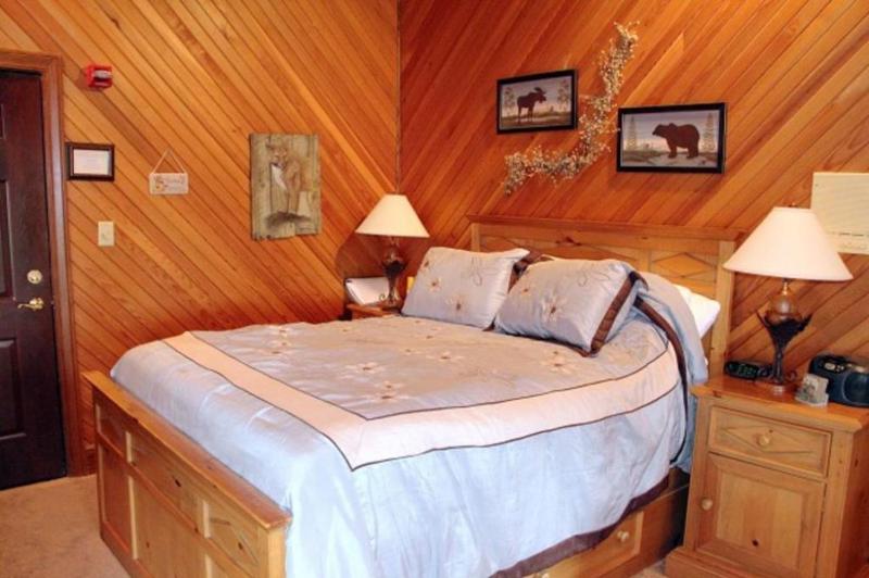Standard Queen Room image 1