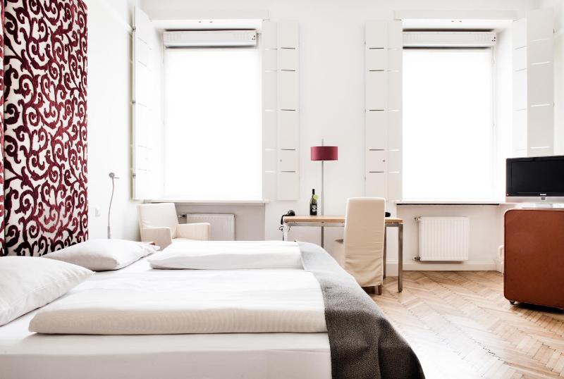 Double Room image 4